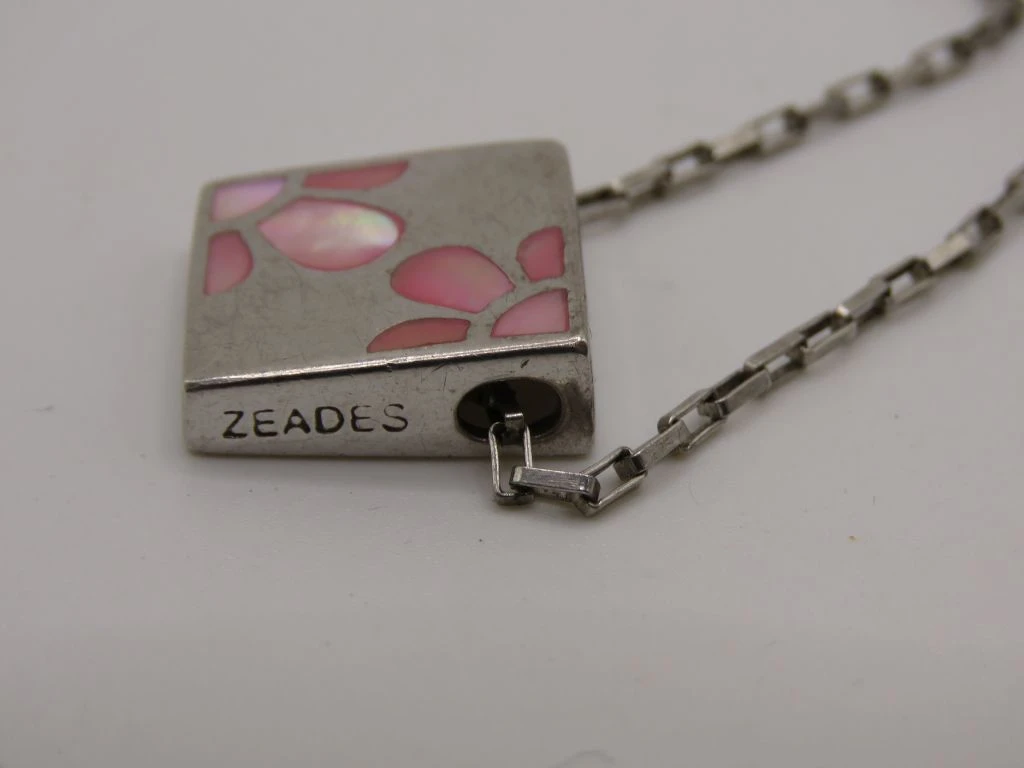 Zilveren ketting met vierkante hanger en parelmoer inleg