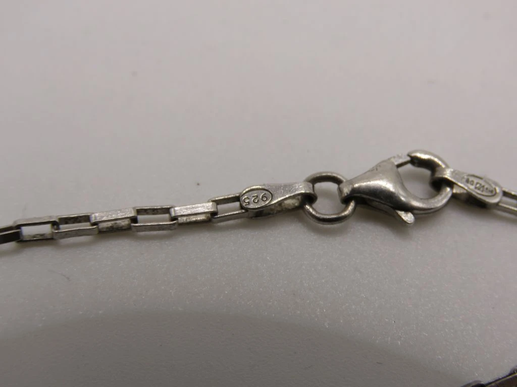 Zilveren ketting met vierkante hanger en parelmoer inleg