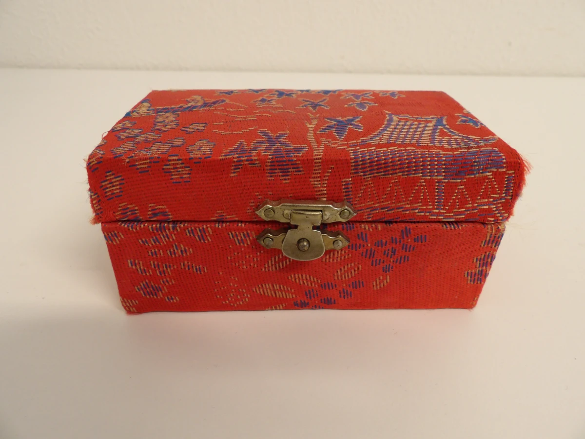 Chinese Baoding-ballen (meridiaankogels) met Yin-yang motief in sierdoos