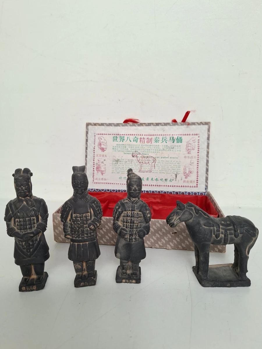 🏷️ Prachtige Vintage Set Terracottaleger Replica's – Xi'an, China (In Originele Doos)