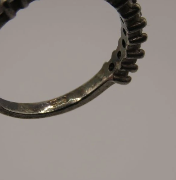 Zilverkleurige ring met kleine steentjes, 925 zilver