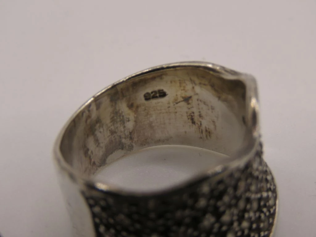 Zilveren ring met bolletjespatroon 925