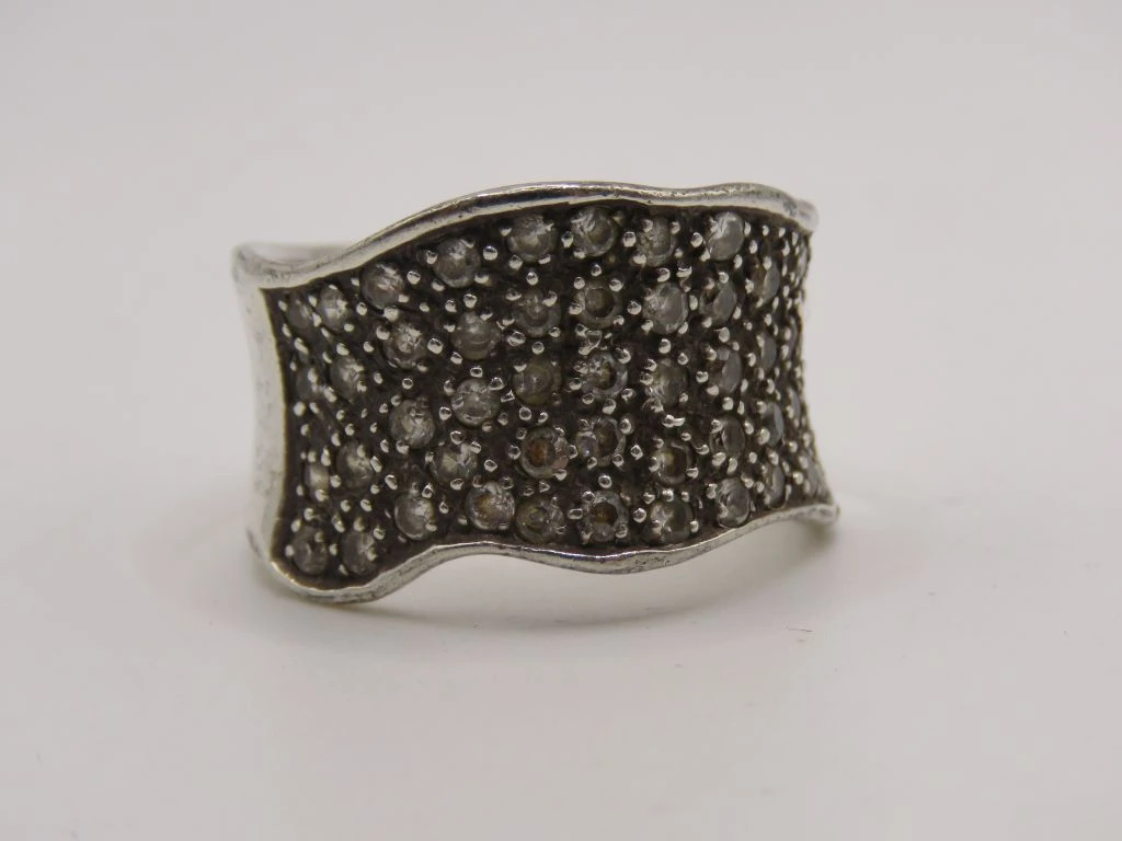 Zilveren ring met bolletjespatroon 925