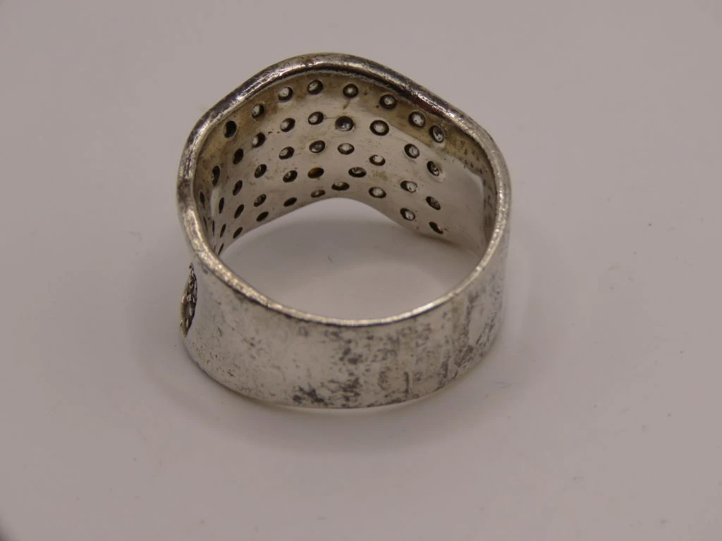 Zilveren ring met bolletjespatroon 925