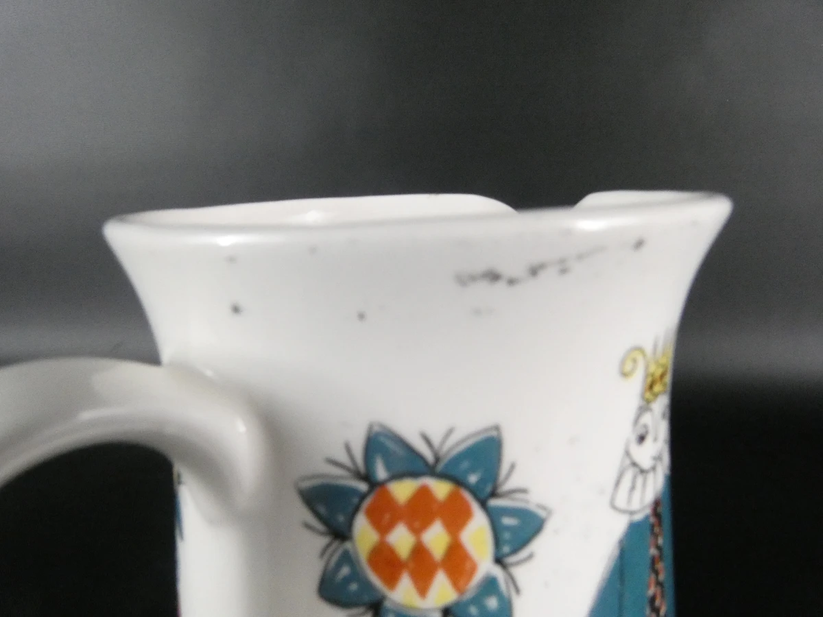 Vintage keramieken kan met kleurrijke koningsfiguren