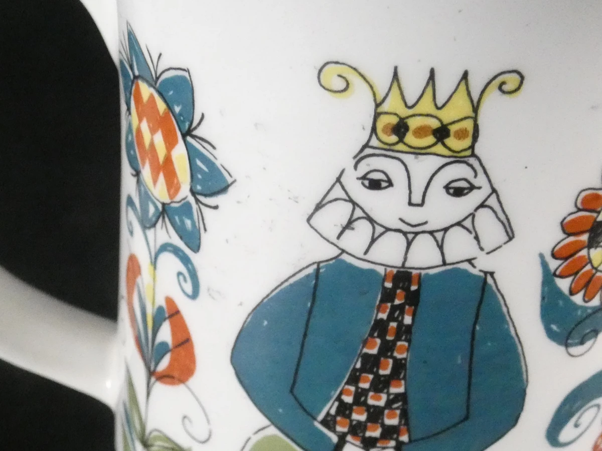 Vintage keramieken kan met kleurrijke koningsfiguren