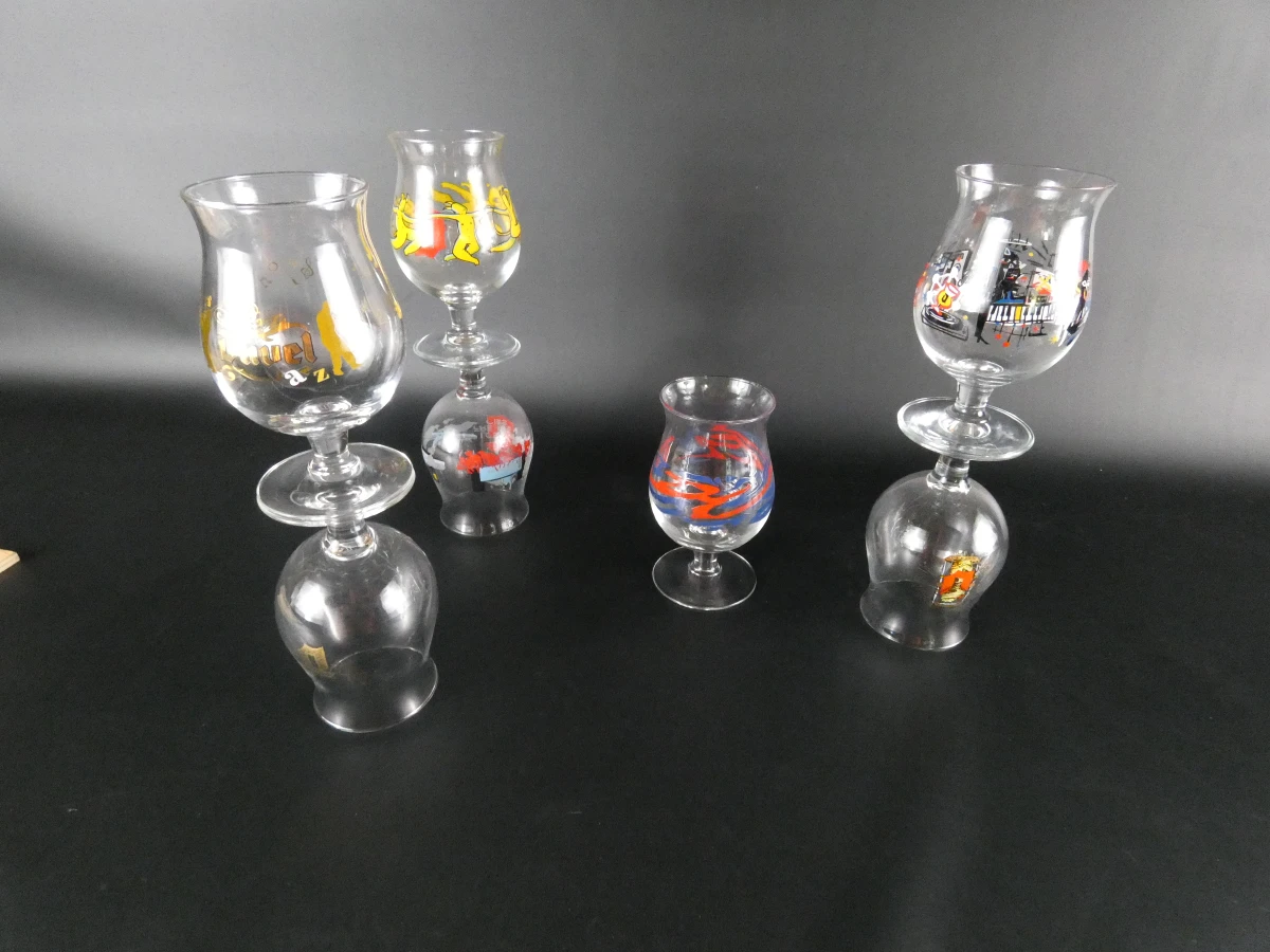 Set van 10 Duvel bierglazen met houten bord en metalen bord