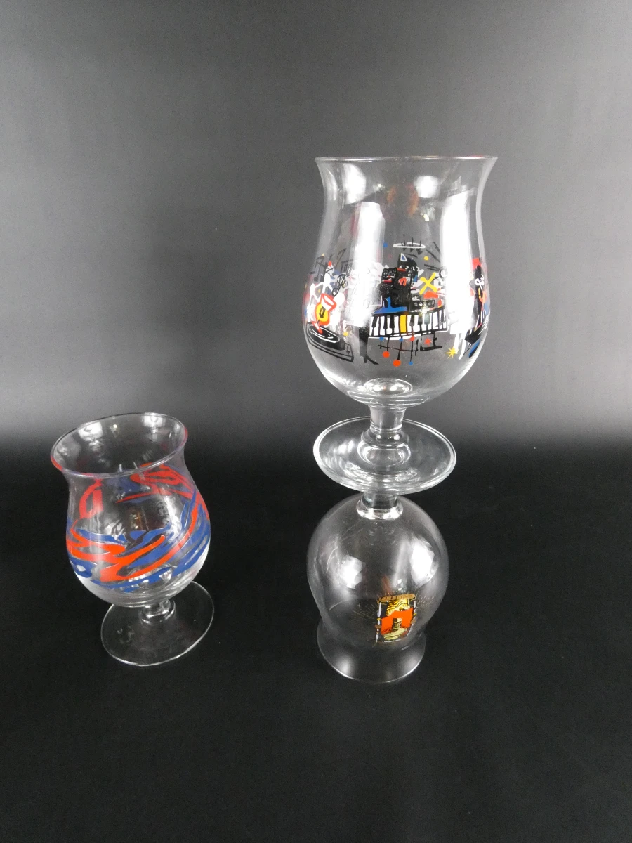 Set van 10 Duvel bierglazen met houten bord en metalen bord