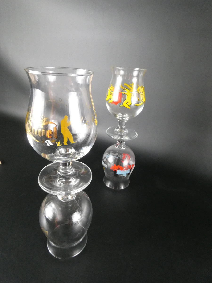 Set van 10 Duvel bierglazen met houten bord en metalen bord