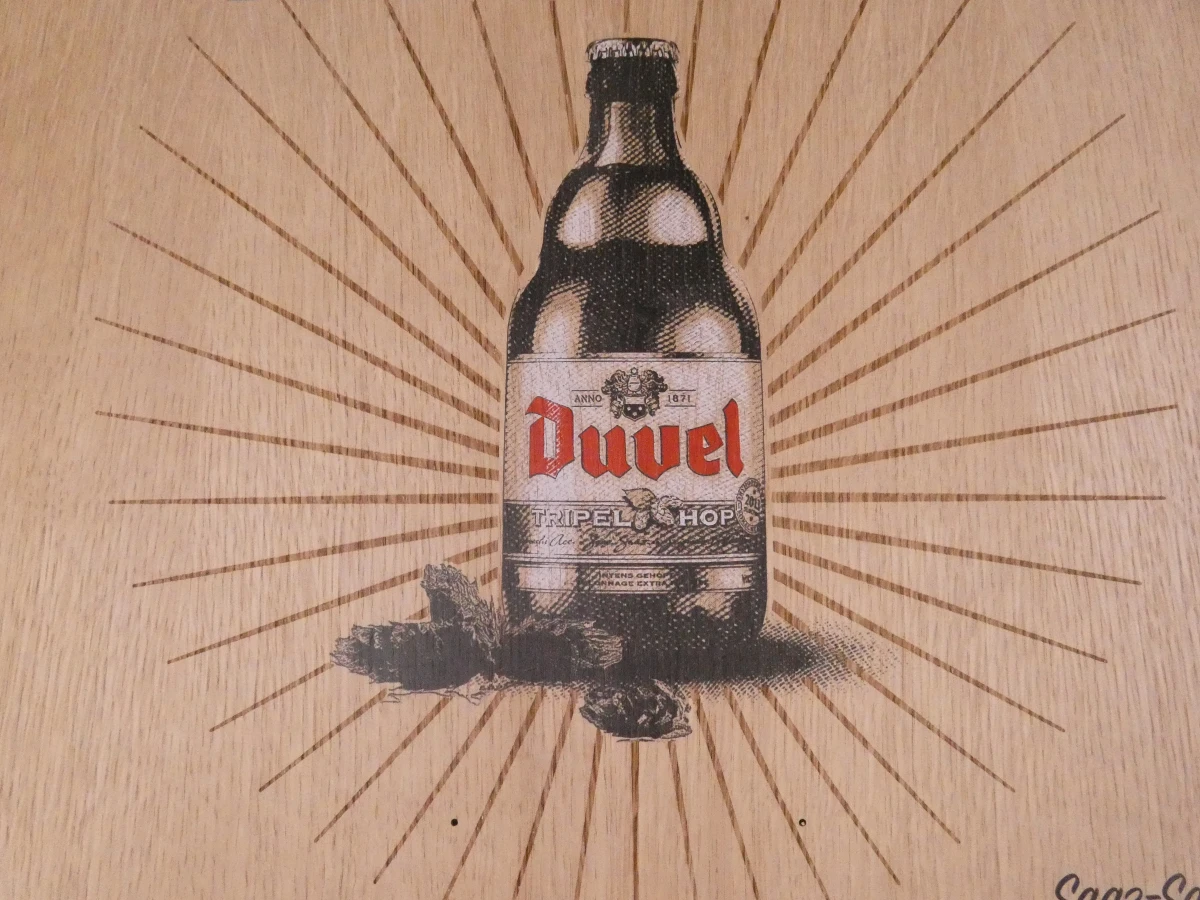 Set van 10 Duvel bierglazen met houten bord en metalen bord