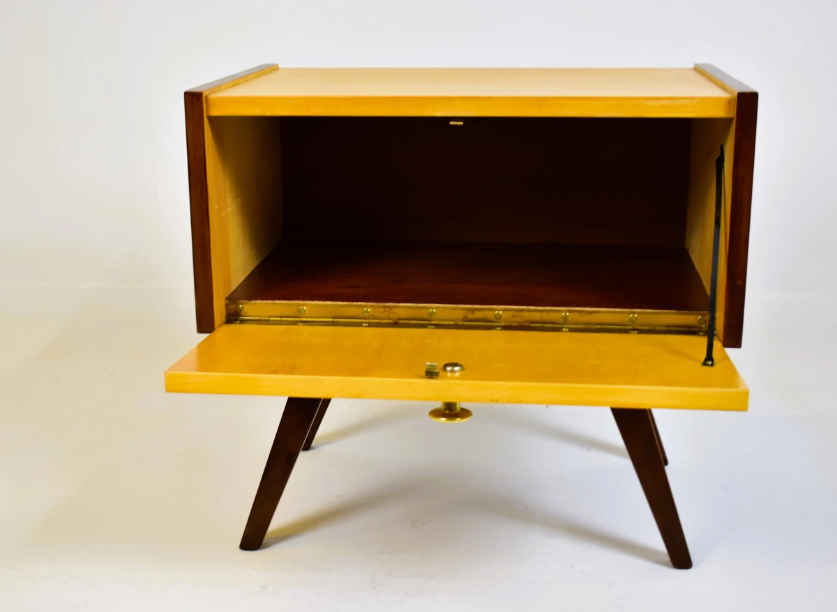 Vintage houten nachtkastje met lade