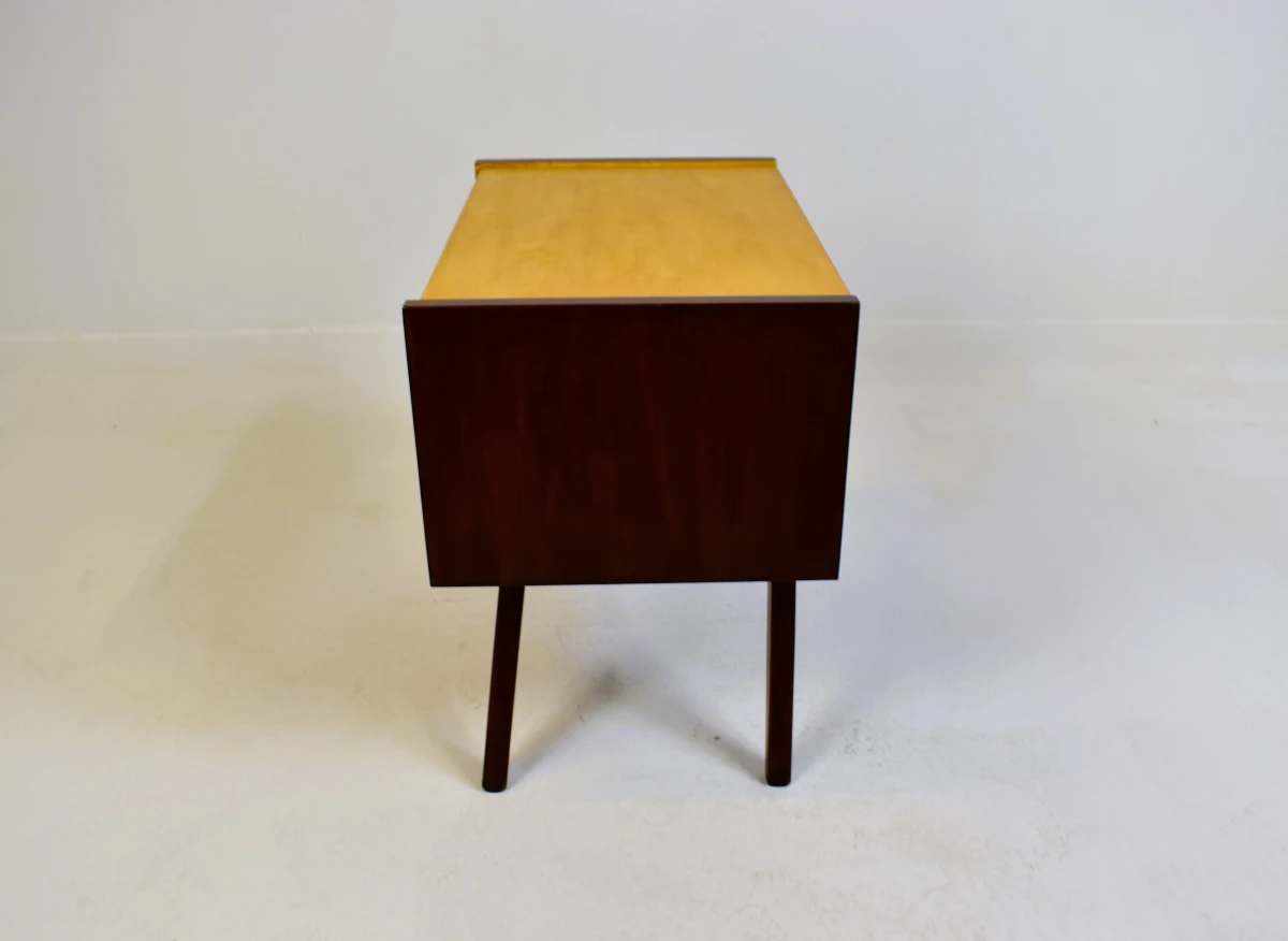 Vintage houten nachtkastje met lade