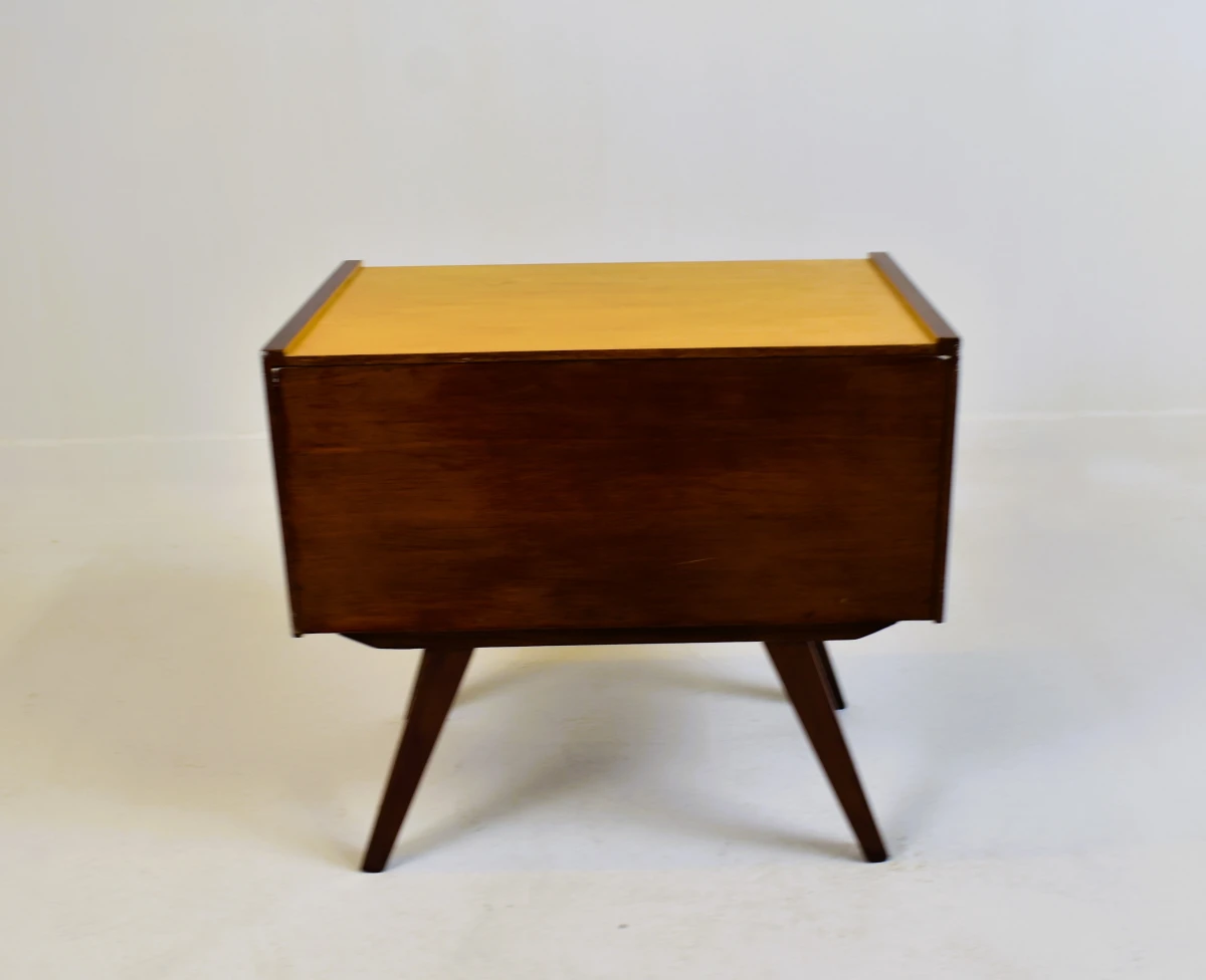 Vintage houten nachtkastje met lade