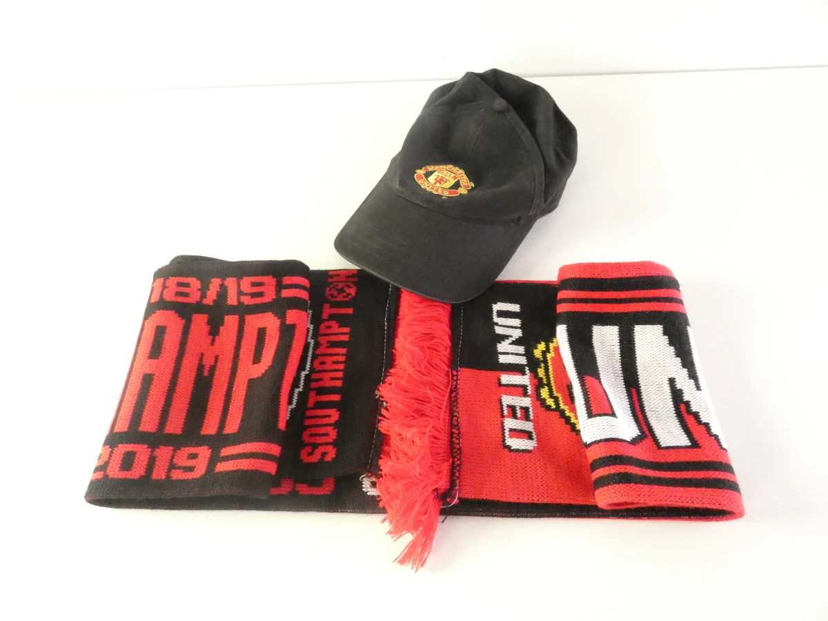 Manchester United pet en sjaal