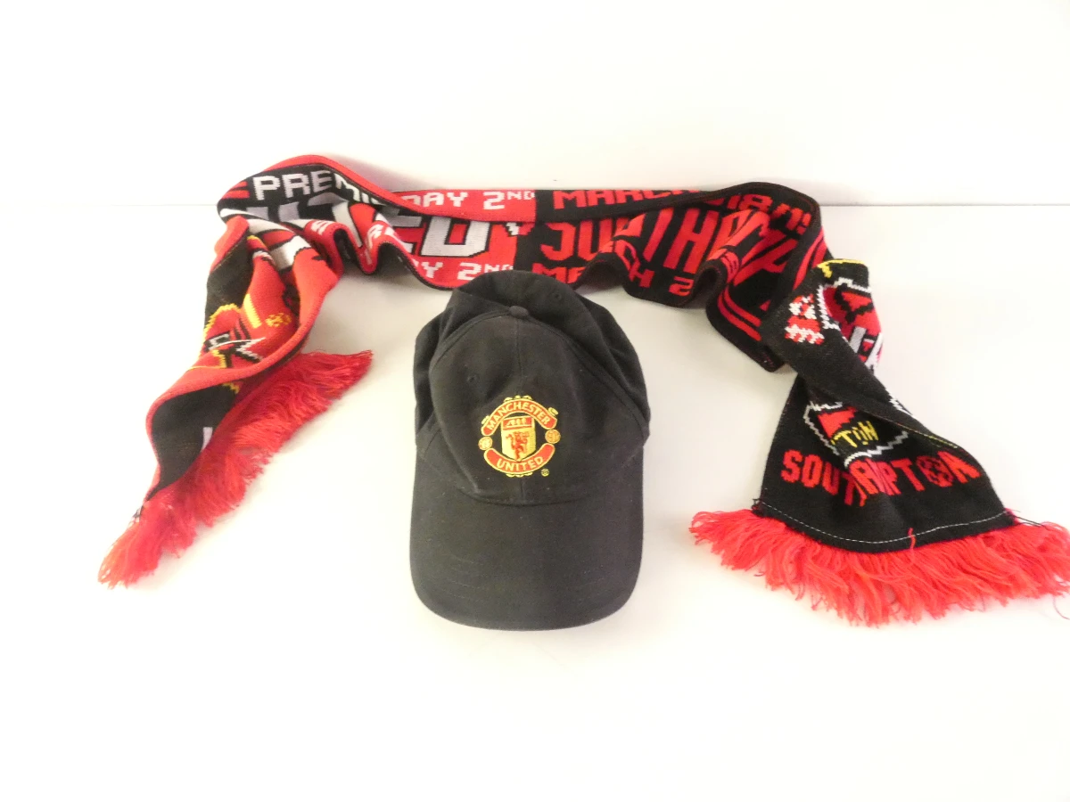 Manchester United pet en sjaal