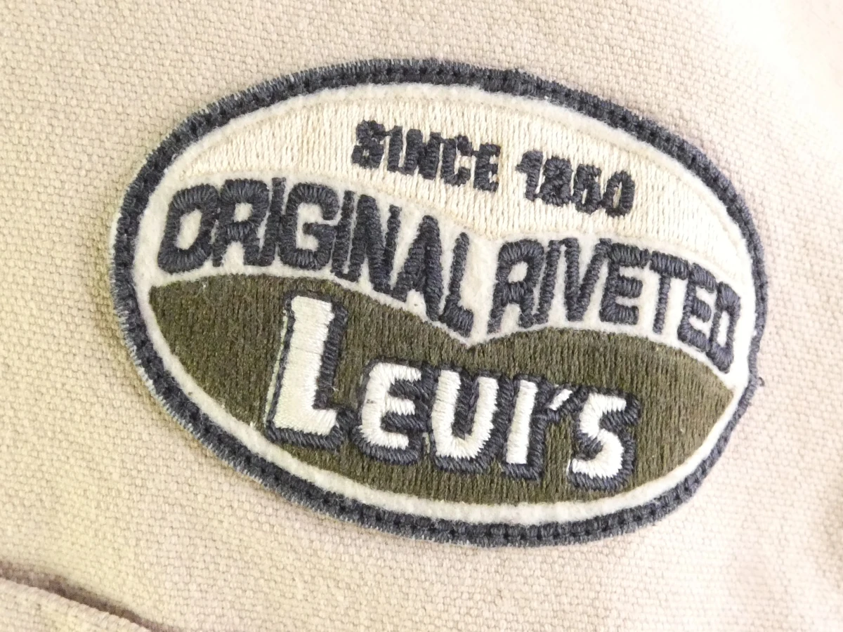 Stijlvolle kaki Levi's vest met korte mouwen en rits