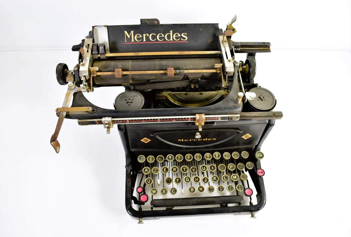 Vintage Mercedes typemachine