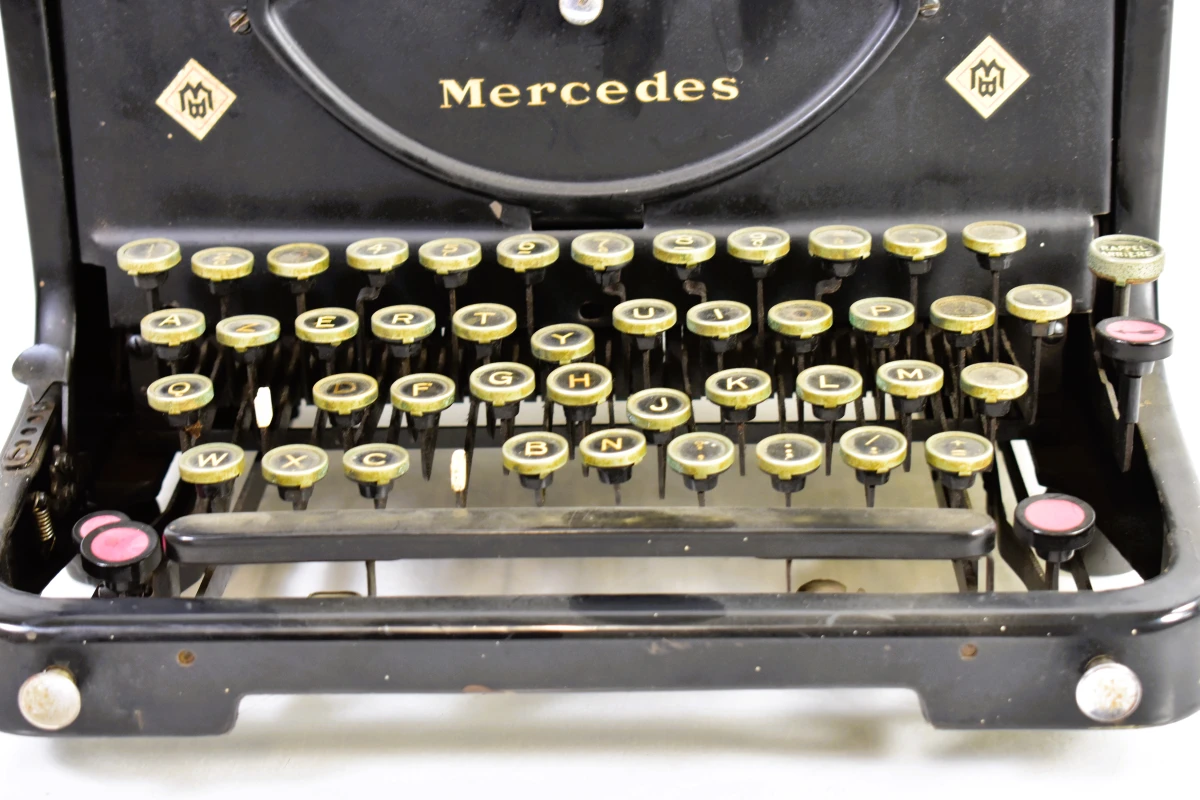 Vintage Mercedes typemachine