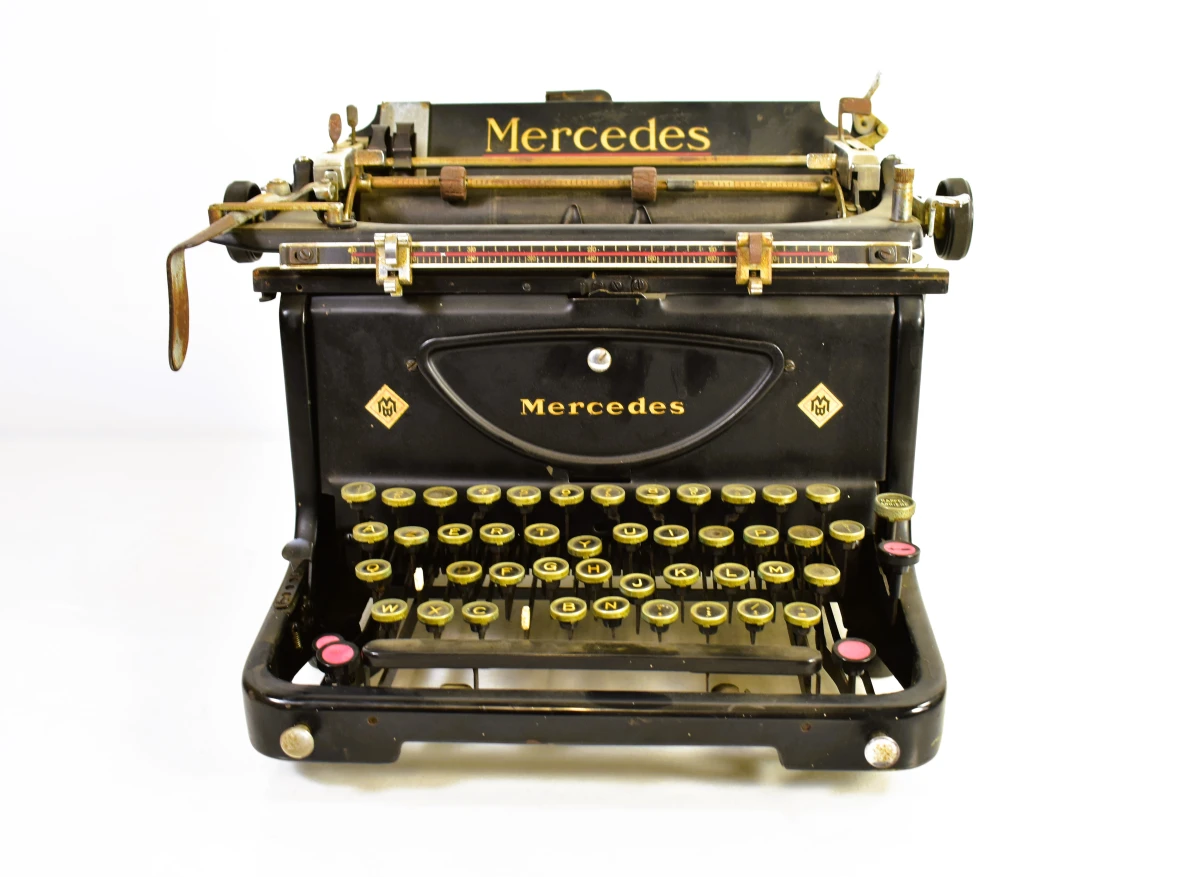 Vintage Mercedes typemachine