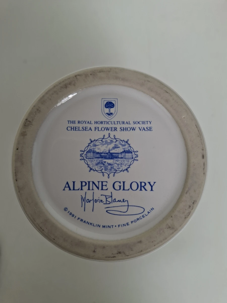 🌸 Porseleinen Vaas "Alpenschoonheid" (Alpine Glory) – Chelsea Bloemenshow 1991