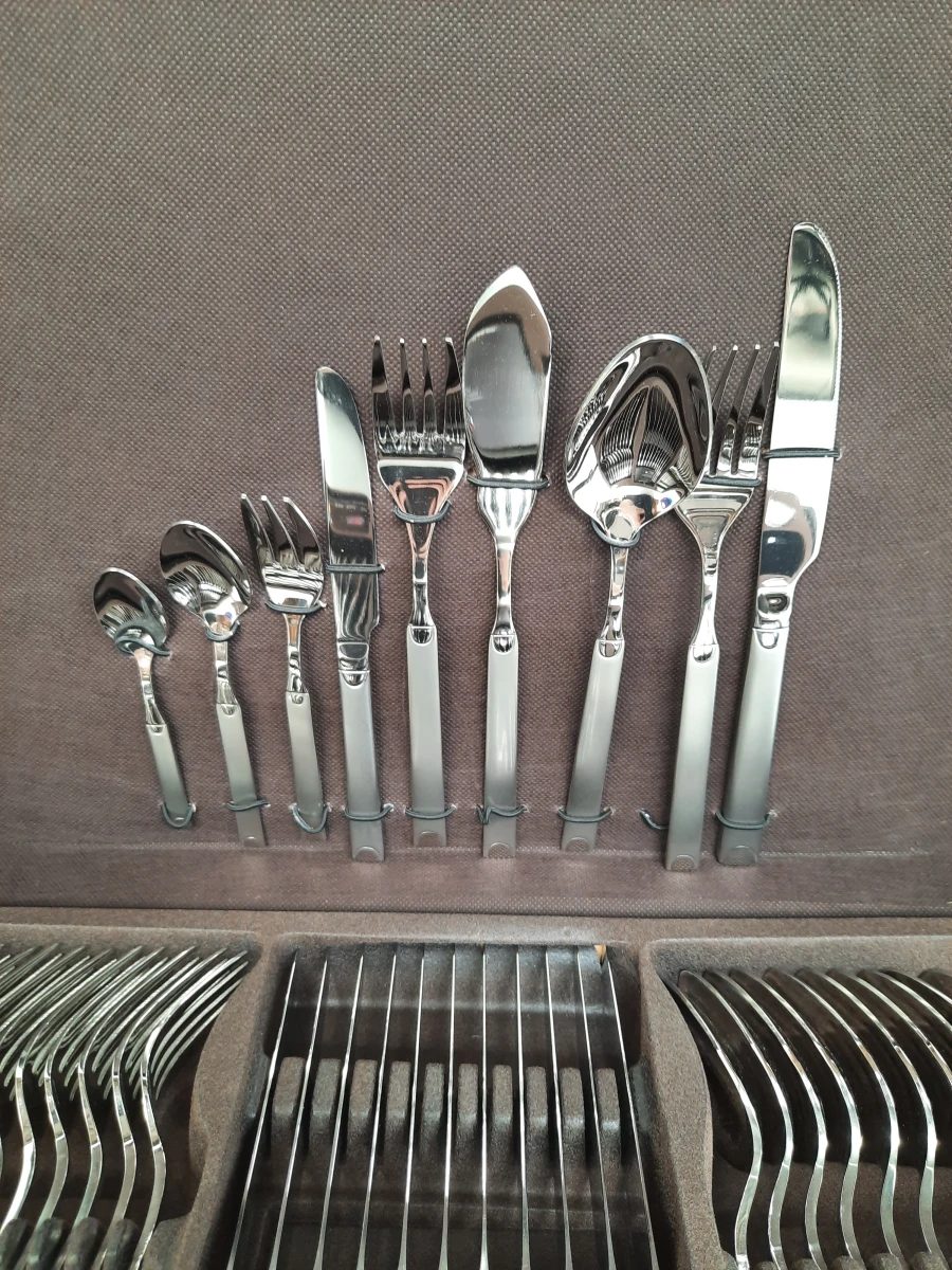 Luxe Keukenset: Novaline "Authentic Master Cooking" Messenset & 12-Persoons Bestekset in Koffers (Nieuwstaat)