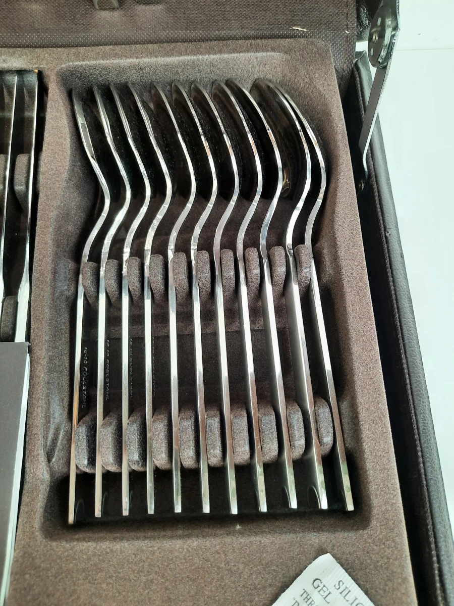 Luxe Keukenset: Novaline "Authentic Master Cooking" Messenset & 12-Persoons Bestekset in Koffers (Nieuwstaat)