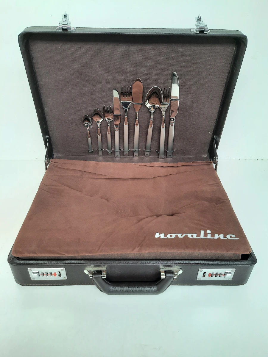 Luxe Keukenset: Novaline "Authentic Master Cooking" Messenset & 12-Persoons Bestekset in Koffers (Nieuwstaat)