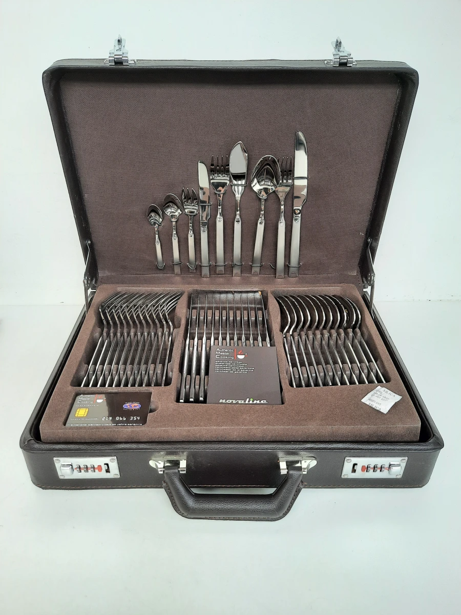 Luxe Keukenset: Novaline "Authentic Master Cooking" Messenset & 12-Persoons Bestekset in Koffers (Nieuwstaat)