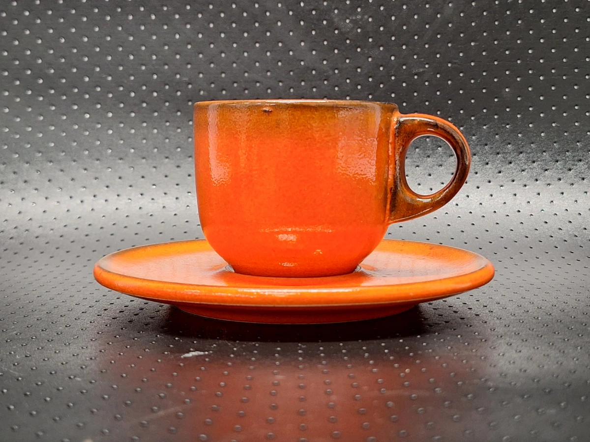 11-delige oranje keramieken brunch- en koffieset met serveerplateau - jaren '70