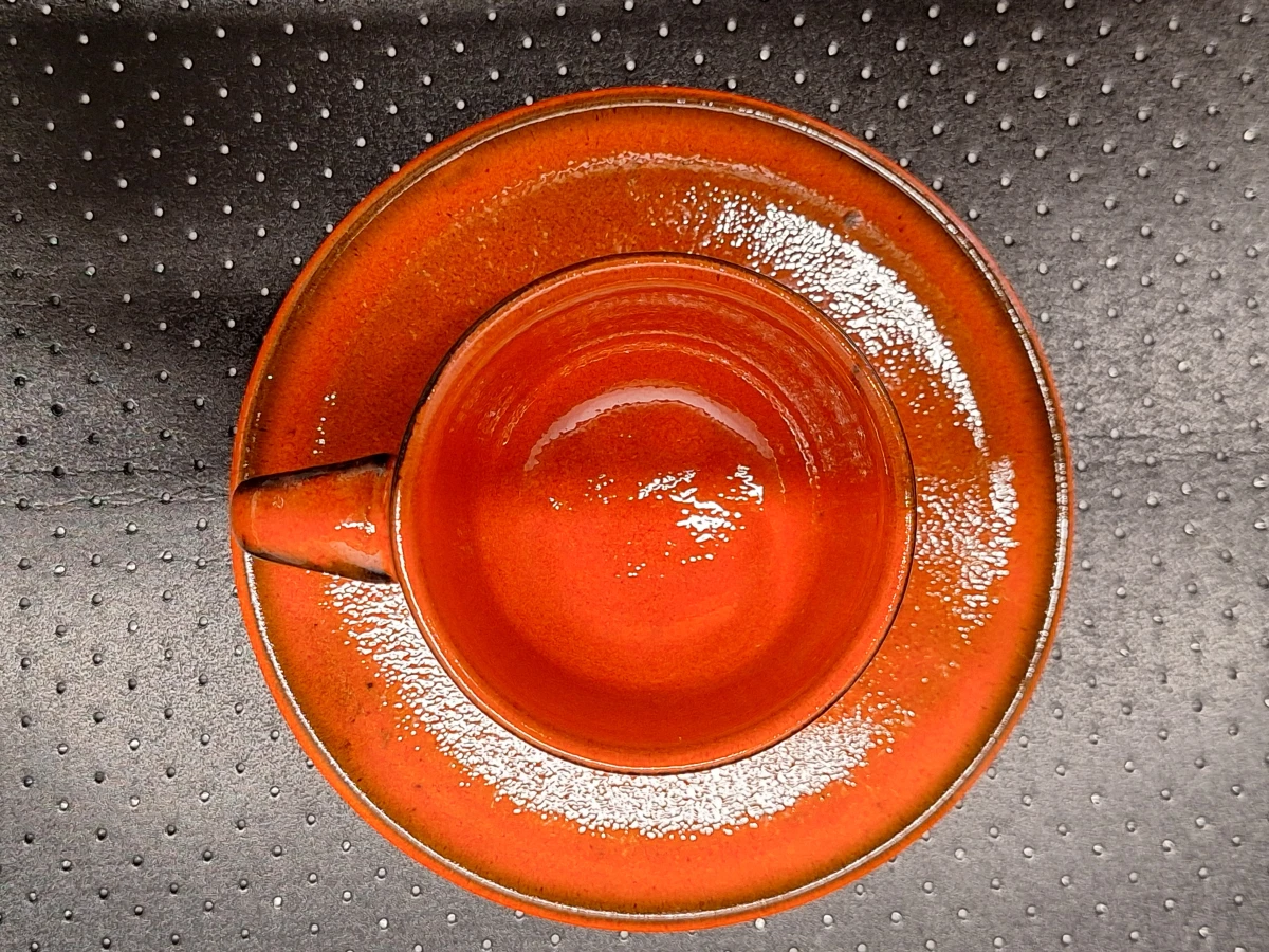 11-delige oranje keramieken brunch- en koffieset met serveerplateau - jaren '70