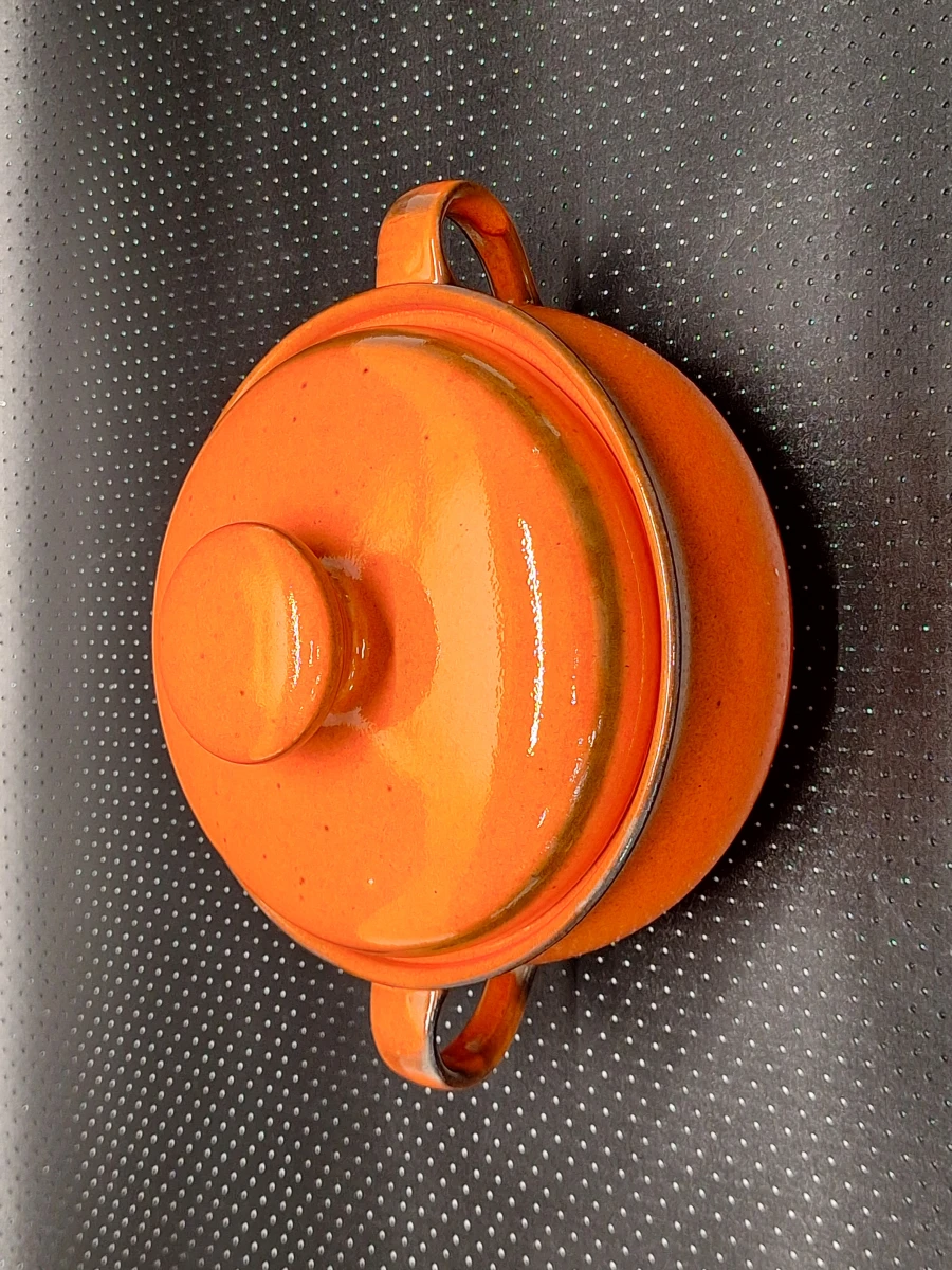 11-delige oranje keramieken brunch- en koffieset met serveerplateau - jaren '70