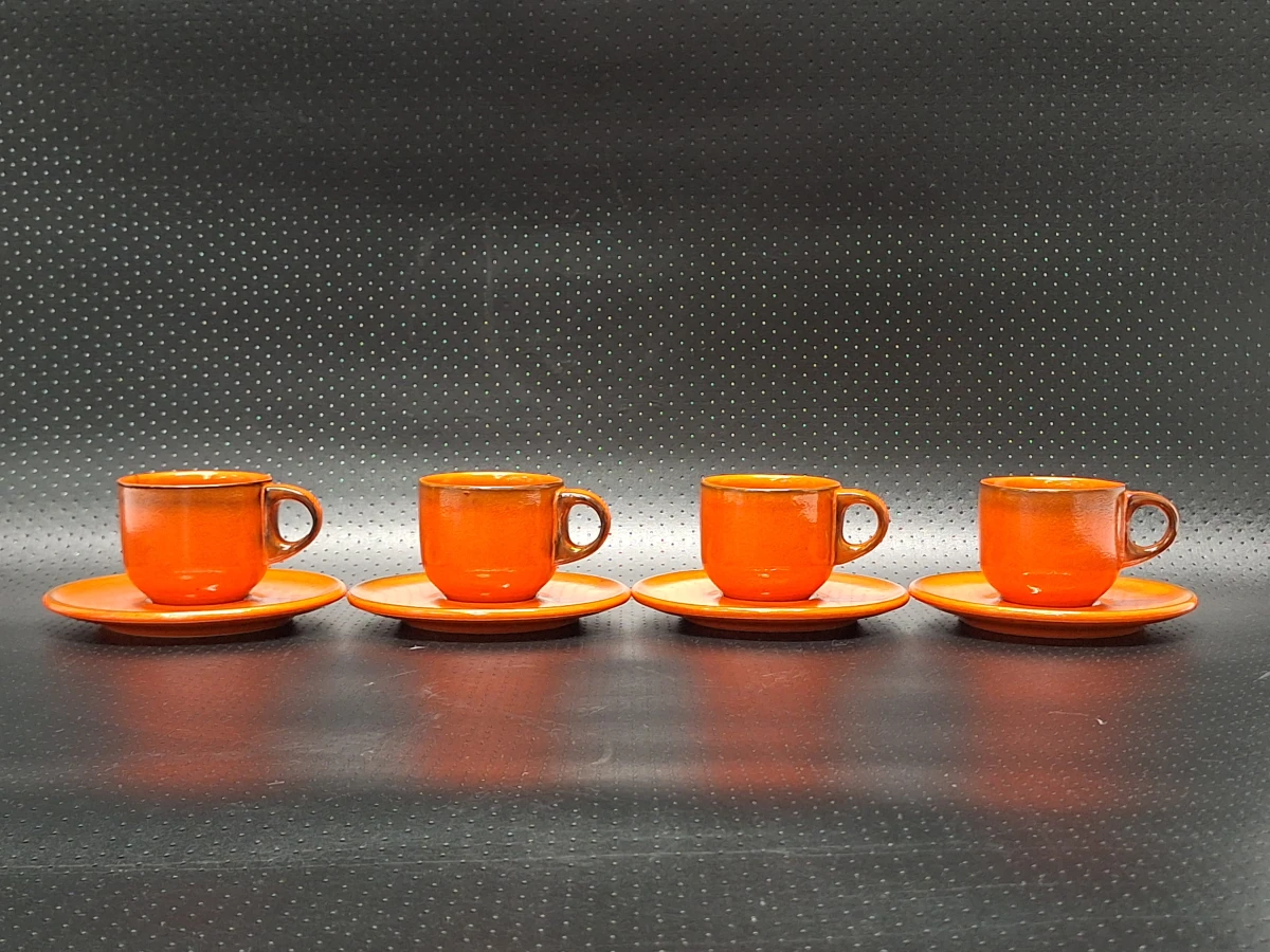 11-delige oranje keramieken brunch- en koffieset met serveerplateau - jaren '70