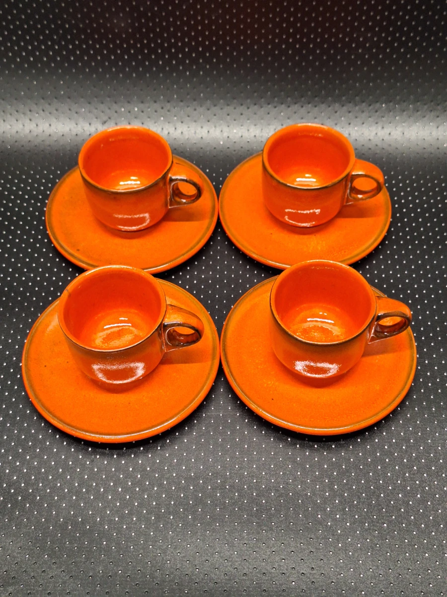 11-delige oranje keramieken brunch- en koffieset met serveerplateau - jaren '70