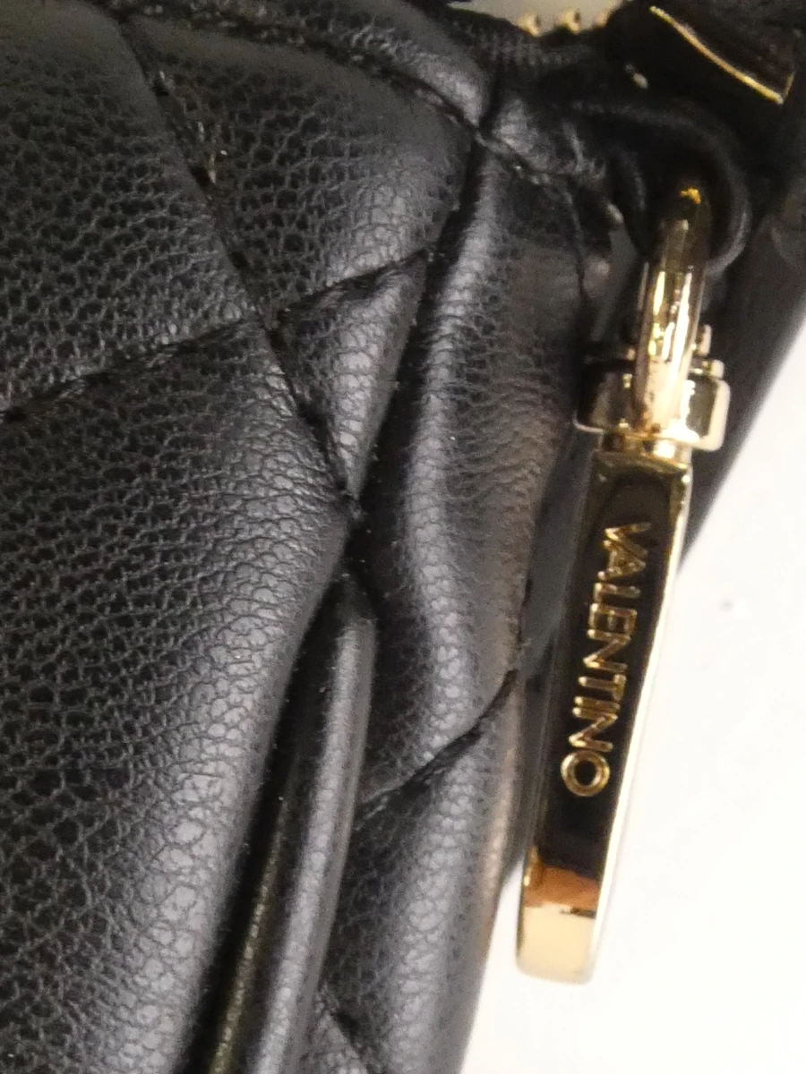 Zwarte Valentino schoudertas met goudkleurige ketting