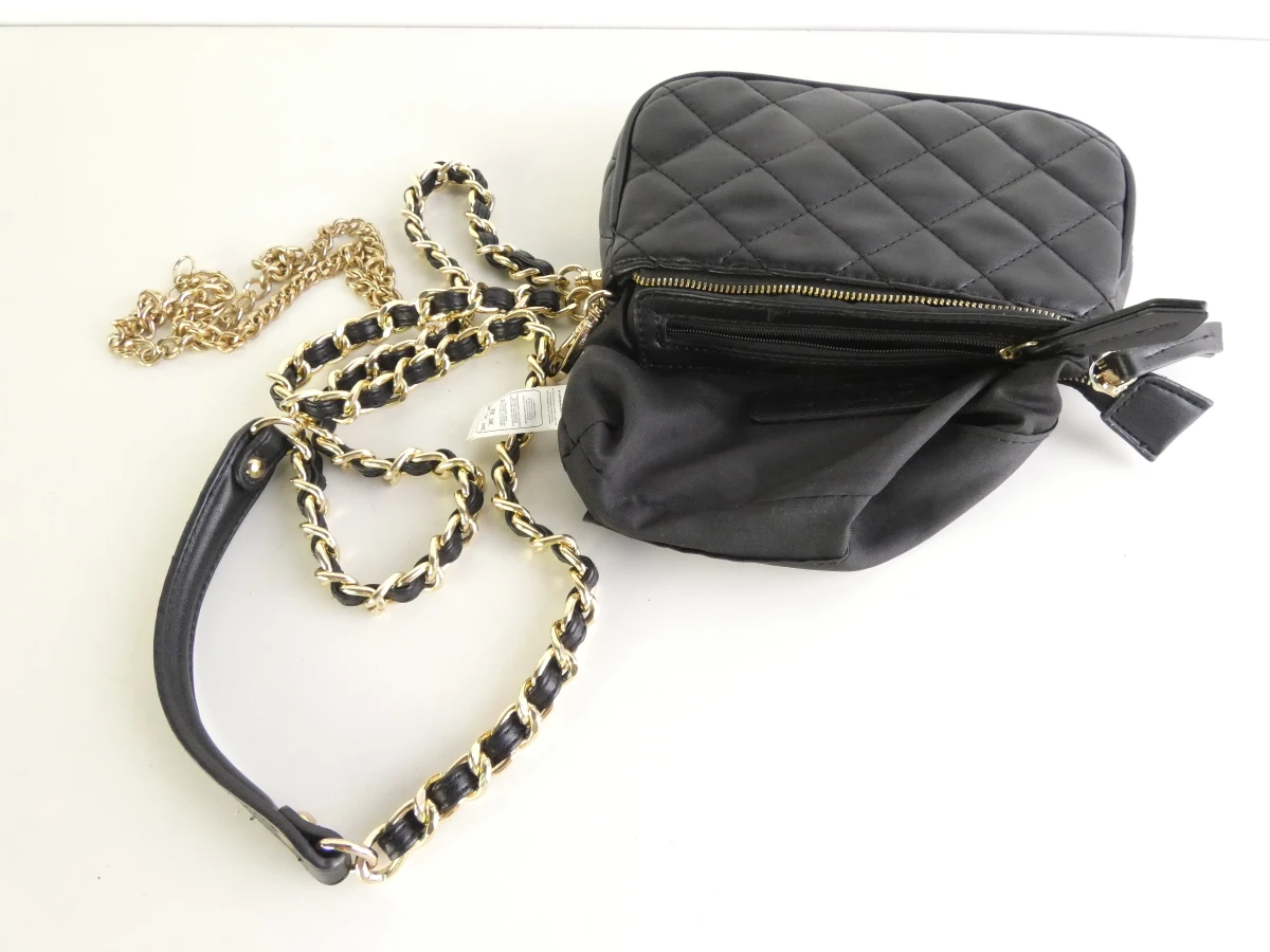 Zwarte Valentino schoudertas met goudkleurige ketting
