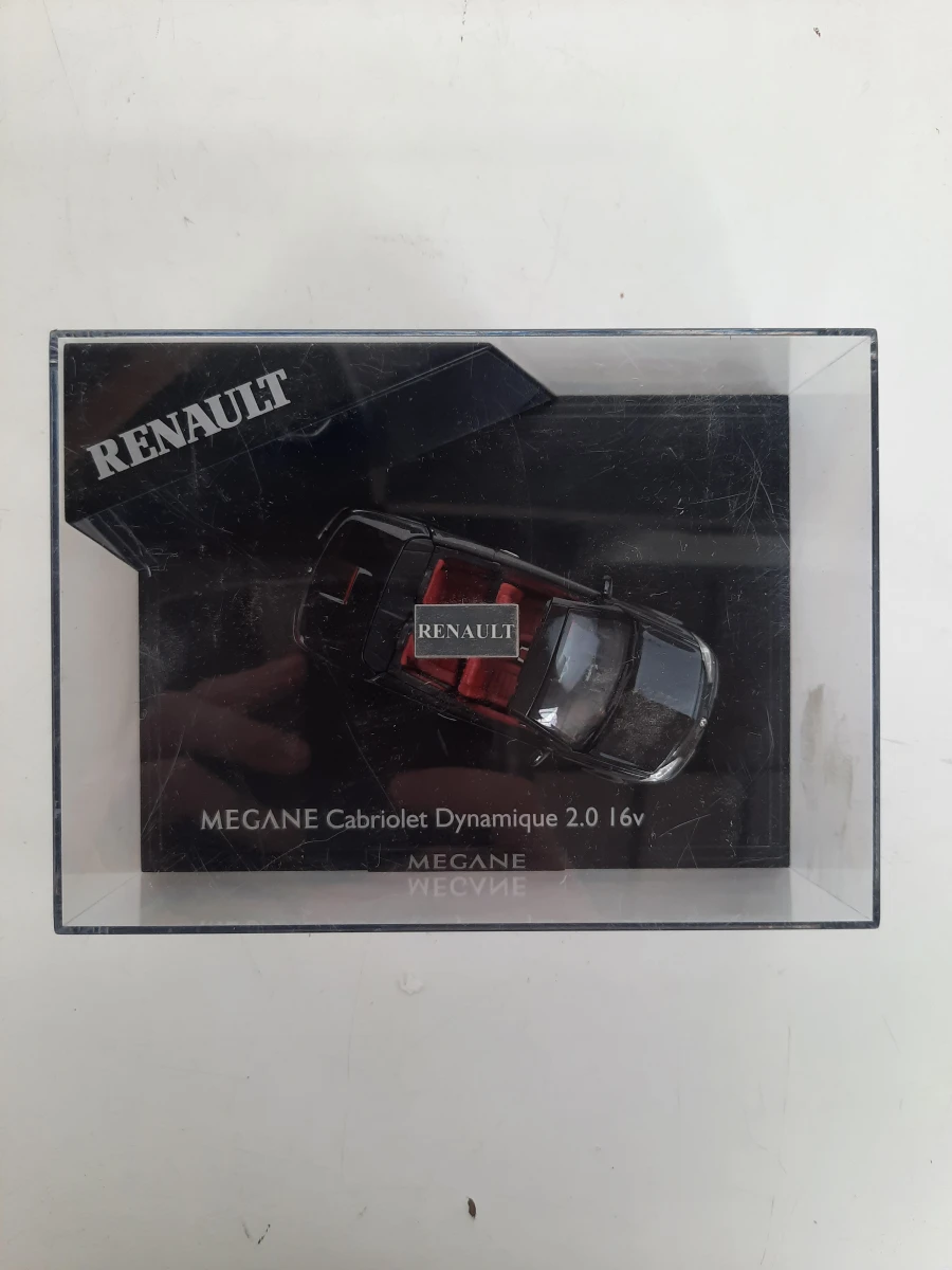 Renault Megane Cabriolet Dynamique 2.0 16v – Schaalmodel 1:43 in Originele Vitrinebox