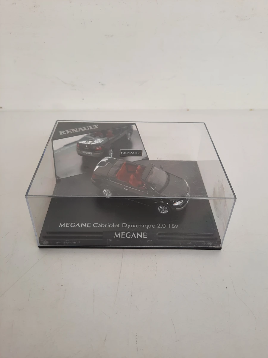 Renault Megane Cabriolet Dynamique 2.0 16v – Schaalmodel 1:43 in Originele Vitrinebox