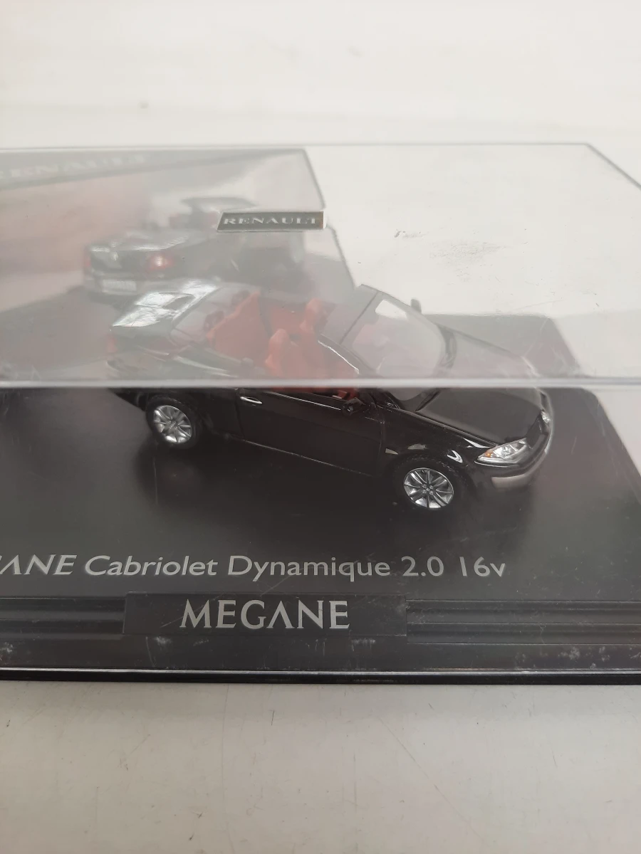 Renault Megane Cabriolet Dynamique 2.0 16v – Schaalmodel 1:43 in Originele Vitrinebox