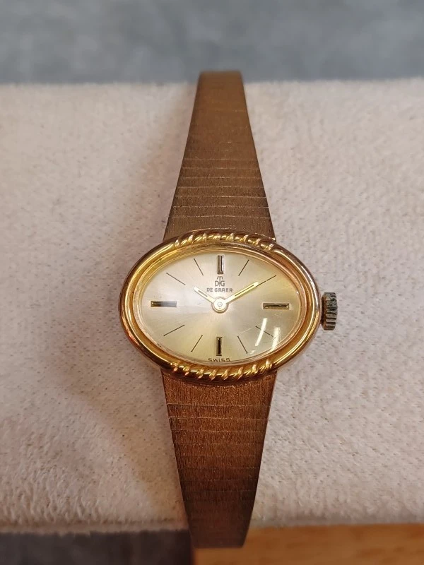 Kavel van 6 vintage dameshorloges - Diverse merken o.a. Seiko, Pontiac en Timex