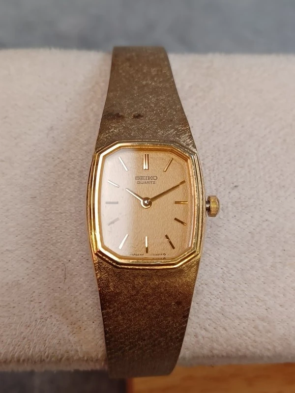 Kavel van 6 vintage dameshorloges - Diverse merken o.a. Seiko, Pontiac en Timex