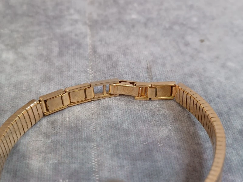 Kavel van 6 vintage dameshorloges - Diverse merken o.a. Seiko, Pontiac en Timex