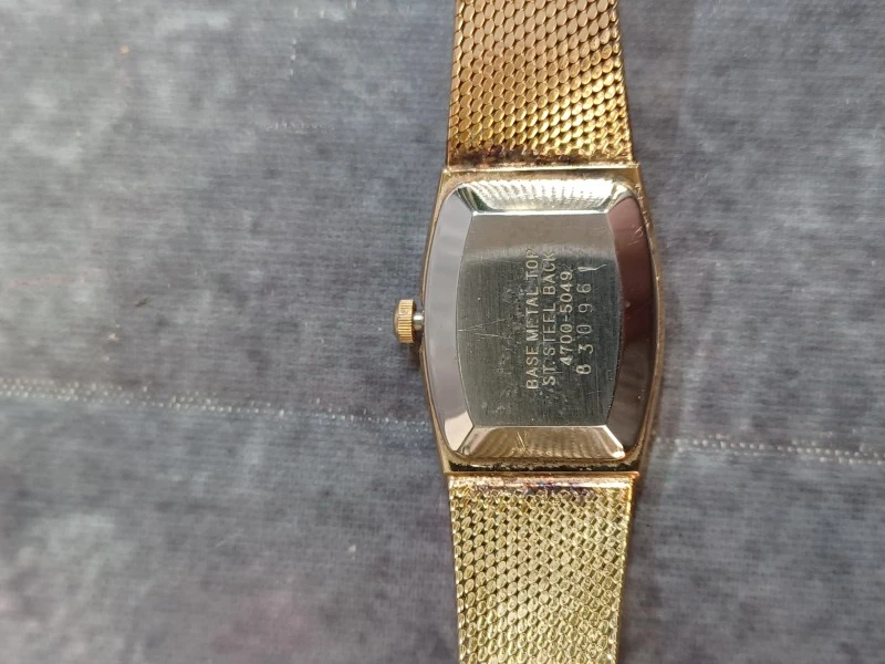 Kavel van 6 vintage dameshorloges - Diverse merken o.a. Seiko, Pontiac en Timex