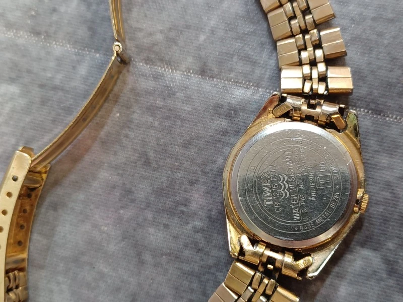 Kavel van 6 vintage dameshorloges - Diverse merken o.a. Seiko, Pontiac en Timex