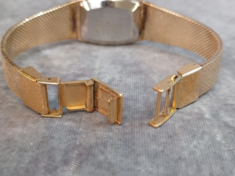 Kavel van 6 vintage dameshorloges - Diverse merken o.a. Seiko, Pontiac en Timex