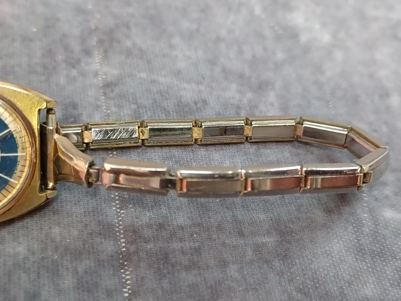 Kavel van 6 vintage dameshorloges - Diverse merken o.a. Seiko, Pontiac en Timex