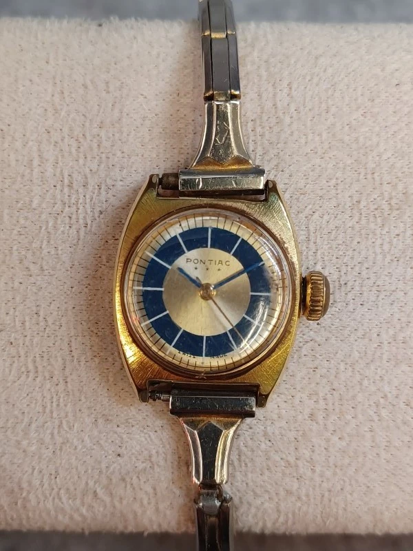 Kavel van 6 vintage dameshorloges - Diverse merken o.a. Seiko, Pontiac en Timex