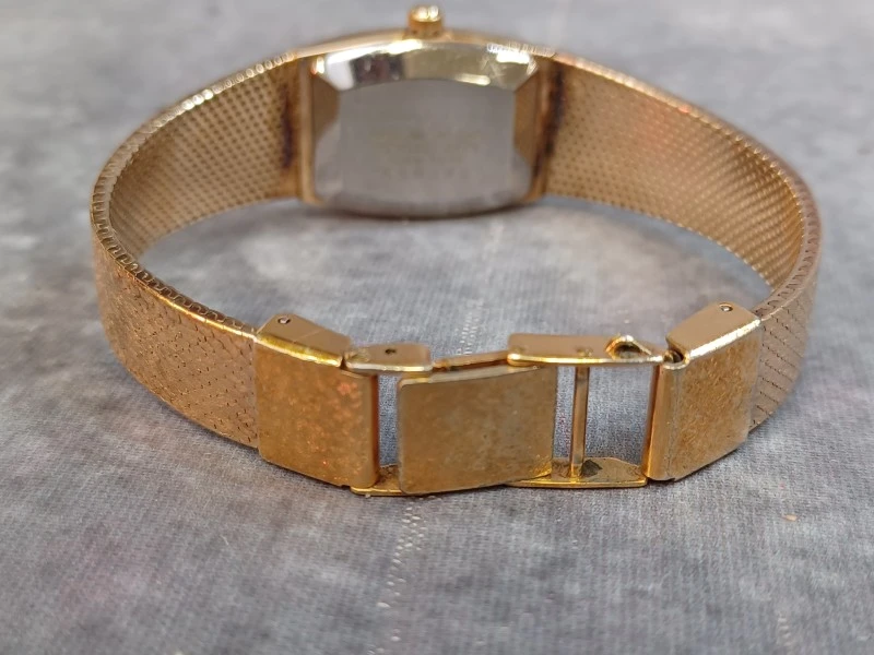 Kavel van 6 vintage dameshorloges - Diverse merken o.a. Seiko, Pontiac en Timex