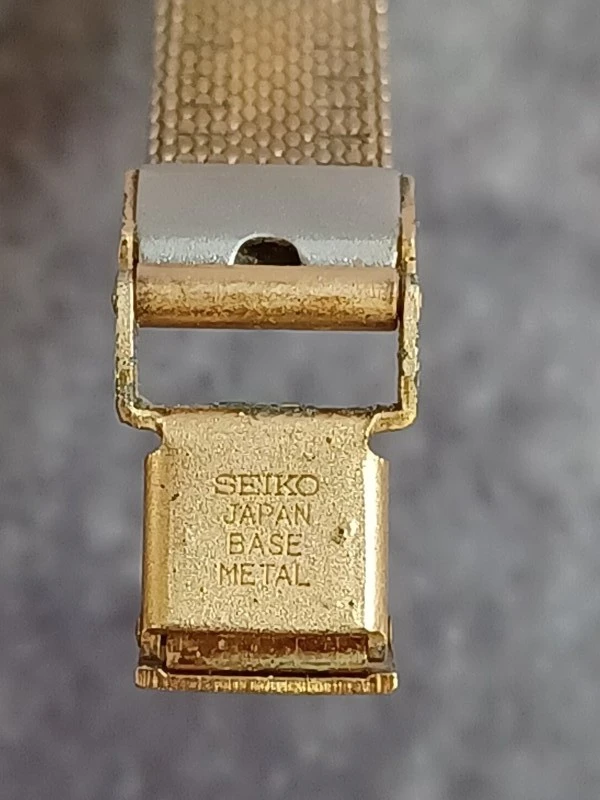Kavel van 6 vintage dameshorloges - Diverse merken o.a. Seiko, Pontiac en Timex