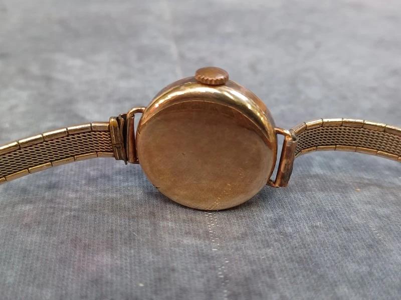 Kavel van 6 vintage dameshorloges - Diverse merken o.a. Seiko, Pontiac en Timex