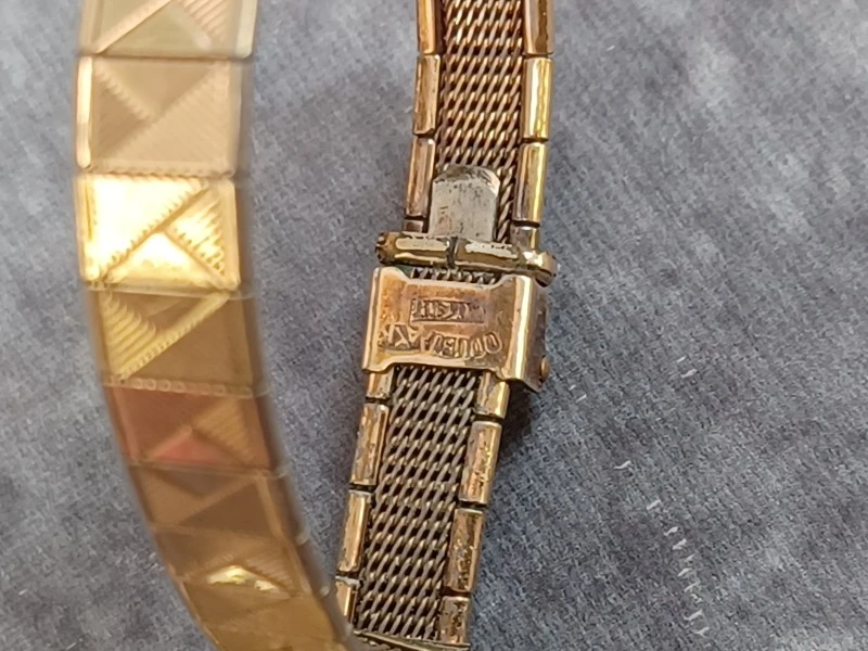 Kavel van 6 vintage dameshorloges - Diverse merken o.a. Seiko, Pontiac en Timex
